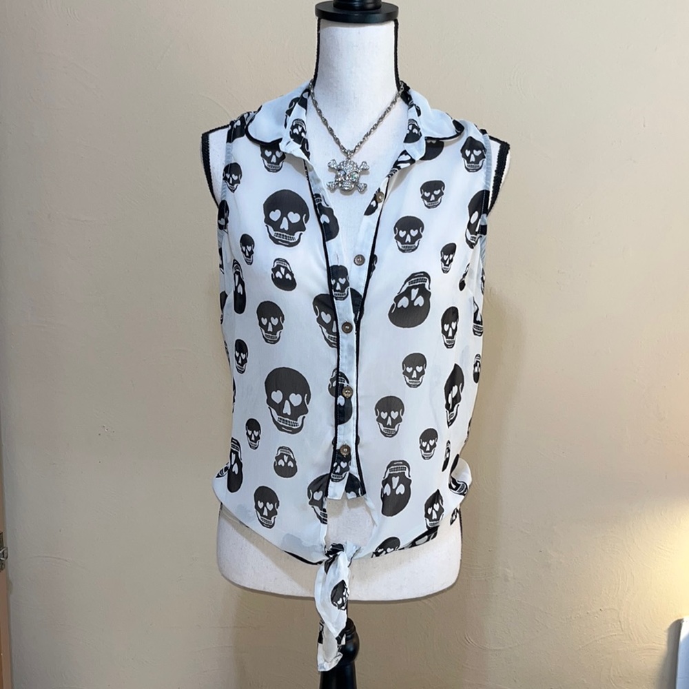 💀Fun & Flirt sleeveless sheer skull Blouse